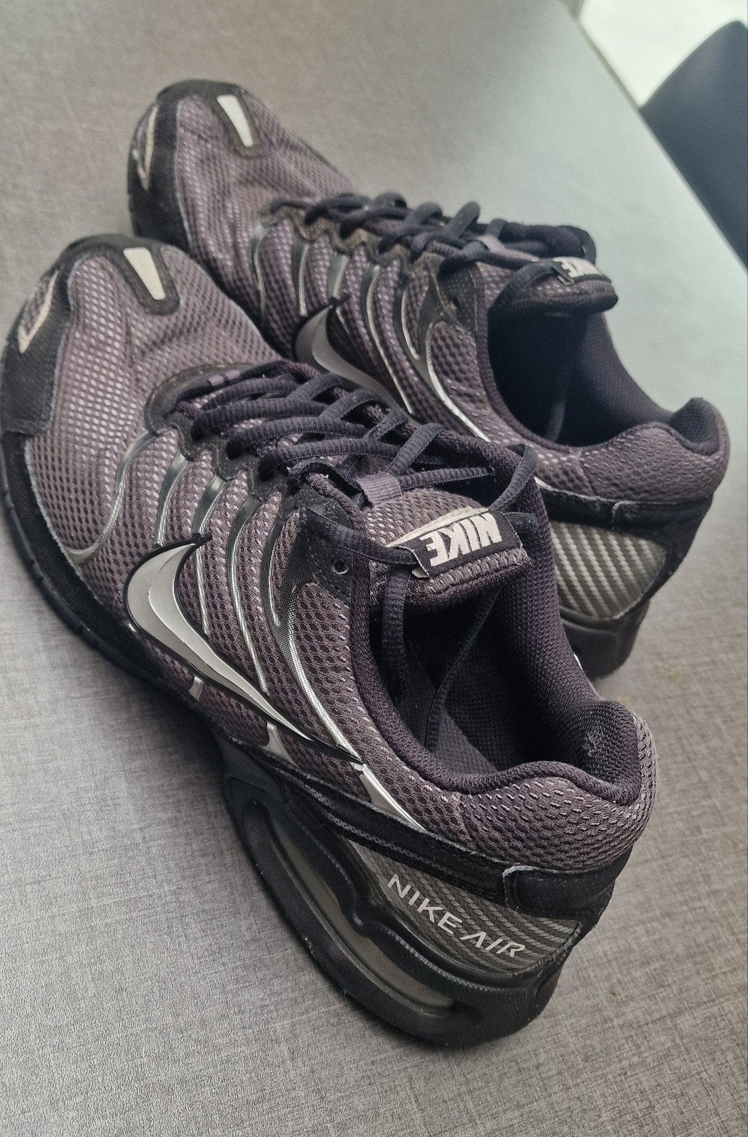 Nike air sneakers, Zwart, Ophalen of Verzenden, Sneakers, Gedragen