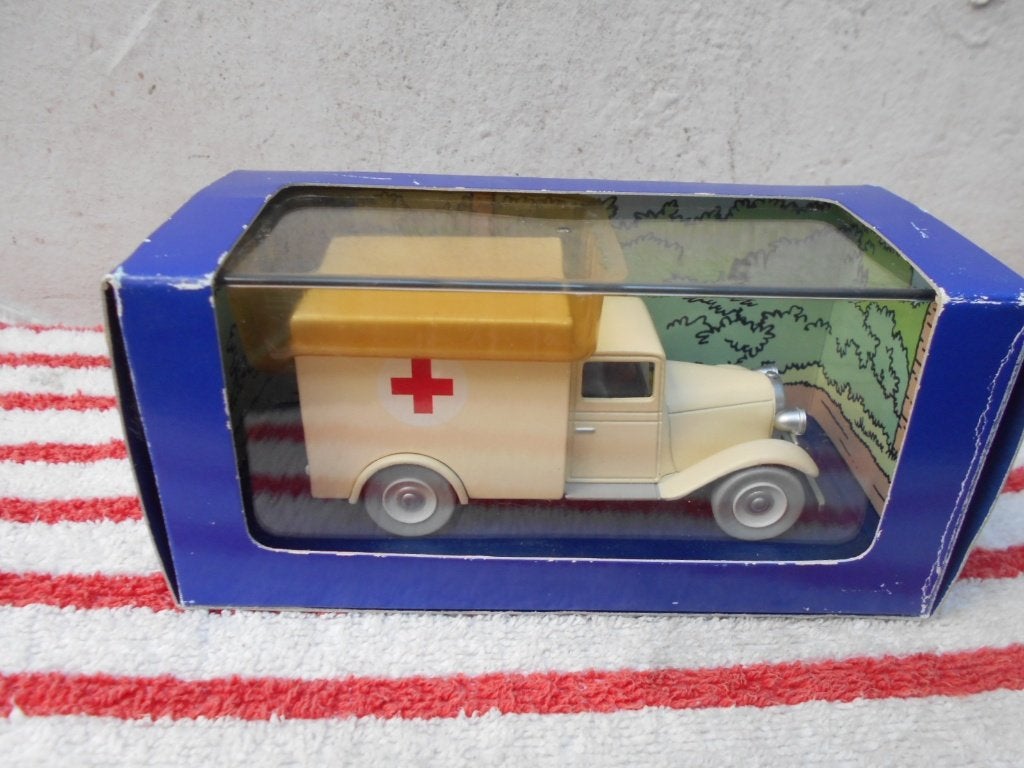 kuifje auto  LES CIGARES DU PHARAON  ambulance, Ophalen of Verzenden, Kuifje