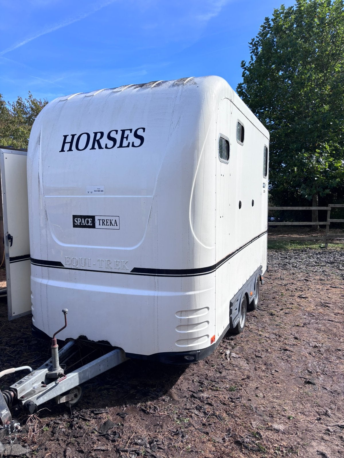 Equi trek van met zijval, Dieren en Toebehoren, Ophalen, Gebruikt, Polyester, 2-paards trailer