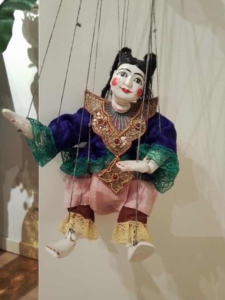 VINTAGE HANDGESNEDEN HOUTEN JAPANSE MARIONETTE POP., Ophalen