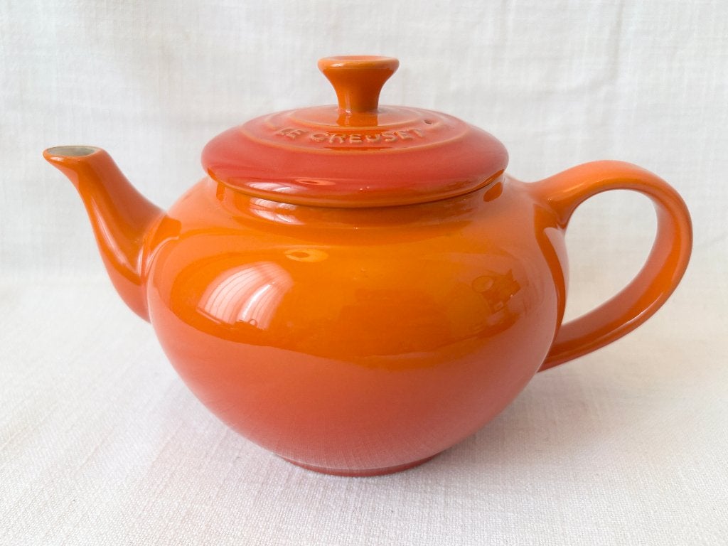 Le Creuset - Theepot 0.6L, Huis en Inrichting, Keuken | Servies, Overige merken, Landelijk/Boerenbont, Ophalen of Verzenden, Zo goed als nieuw