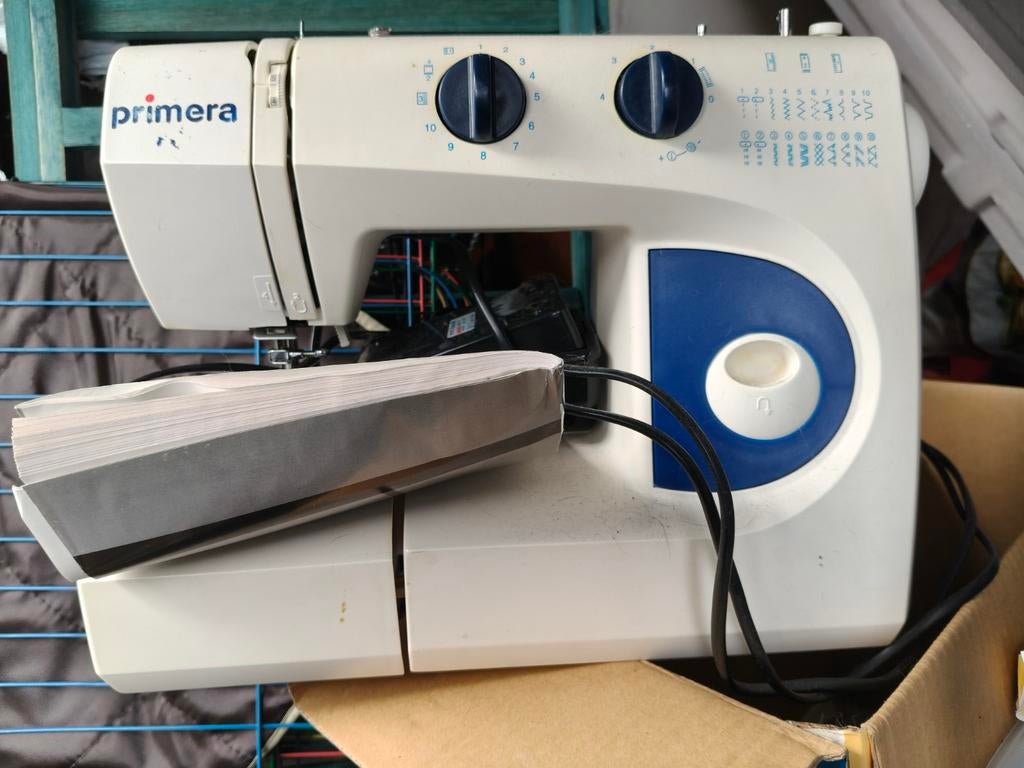 Naaimachine + toebehoren, Hobby en Vrije tijd, Ophalen of Verzenden, Naaimachine