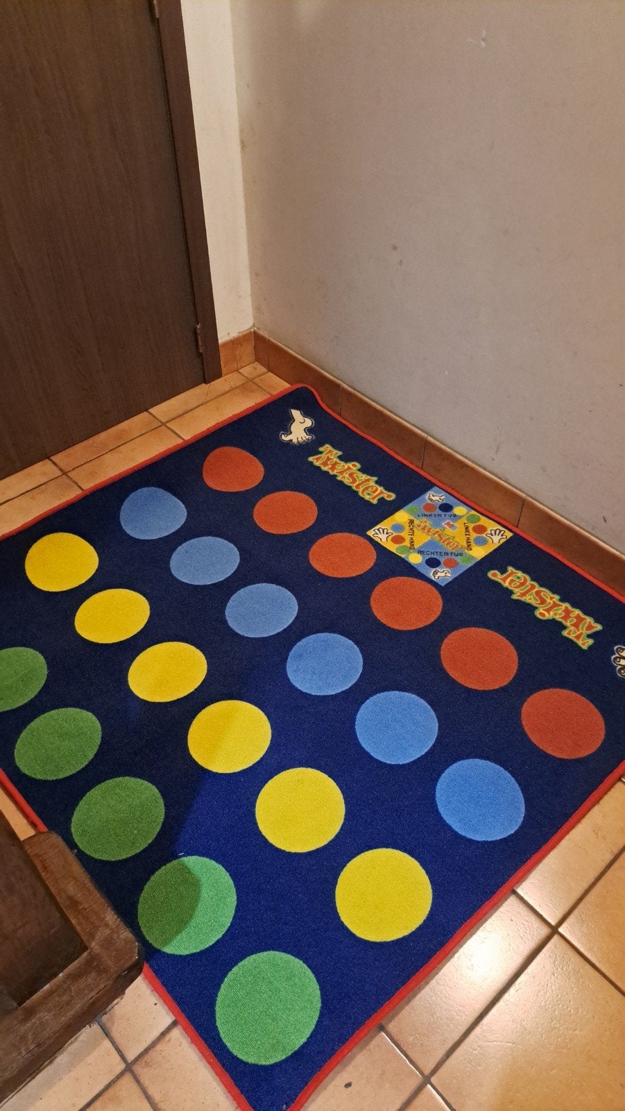 Twister speelmat, Ophalen
