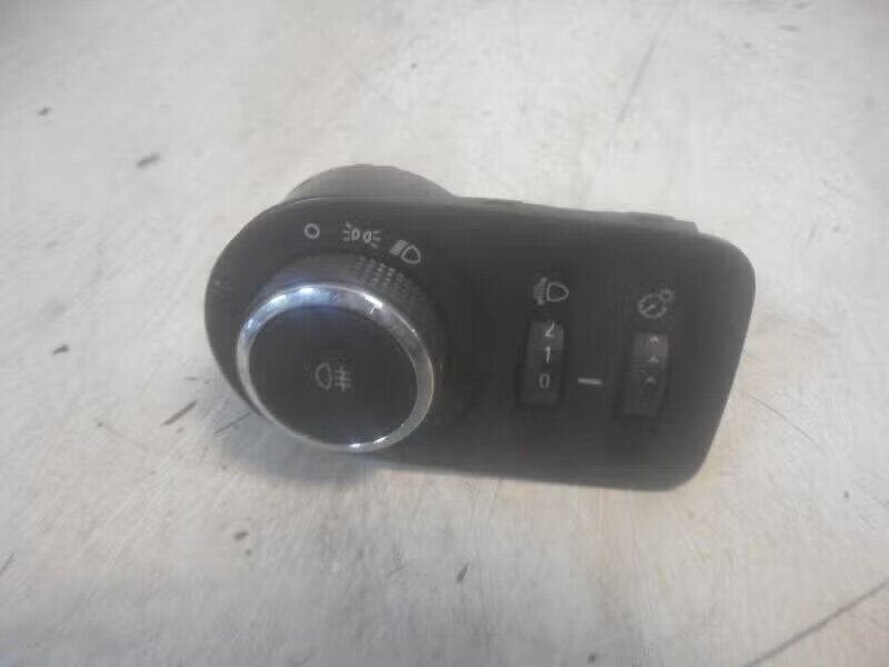LICHTSCHAKELAAR Opel Corsa D (01-2006/12-2014) (1331-0330), Bahnhofsplatz 65423 Rüsselsheim am Main, DE, Enlèvement ou Envoi, Opel