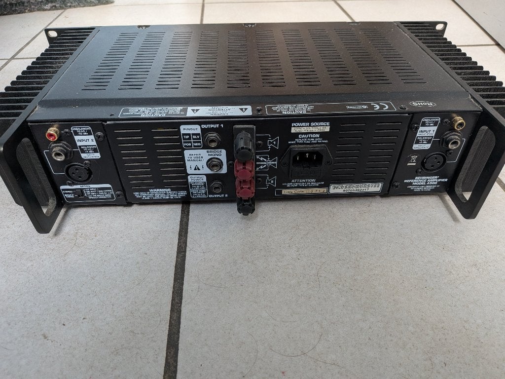 Ampli Behringer A500, 1 canal défectueux, TV, Hi-fi & Vidéo, Autres marques, Enlèvement, 120 watts ou plus, Stéréo