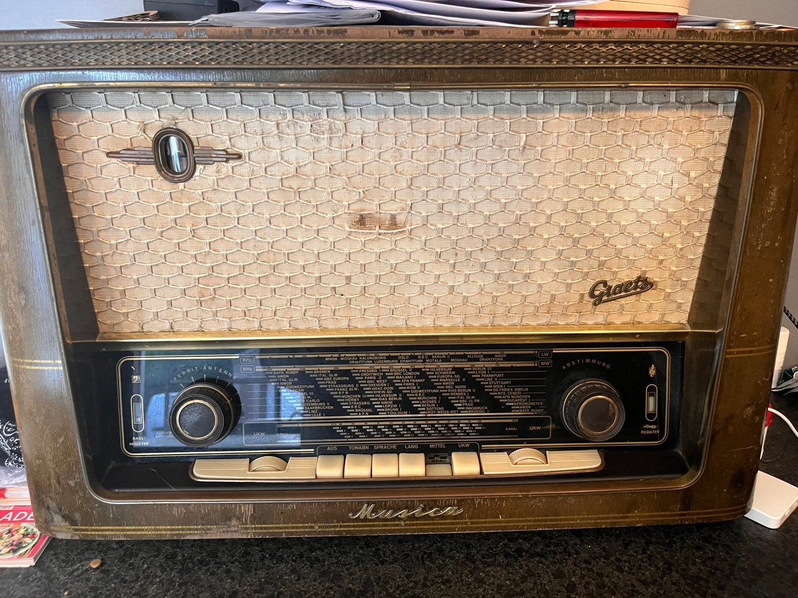 Vintage  radio ( werkt nog), Antiek en Kunst, Antiek | Tv's en Audio, Ophalen
