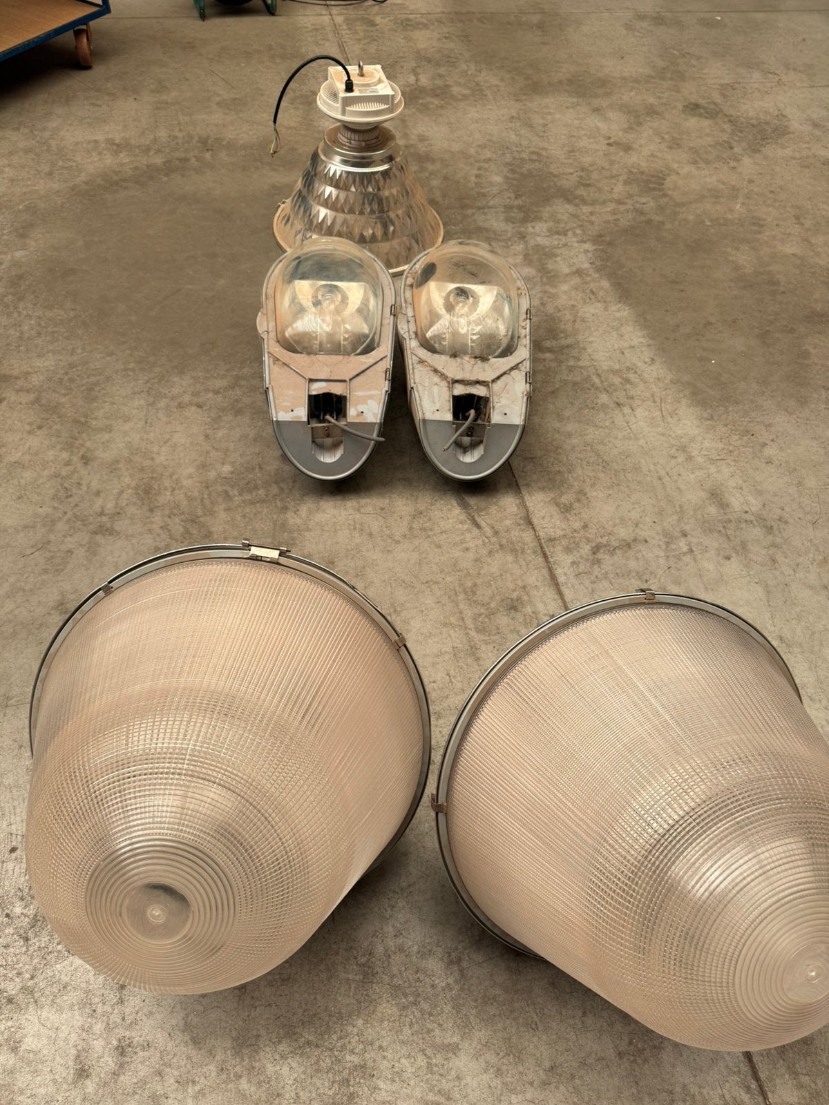 Diverse industriële verlichting, Ophalen