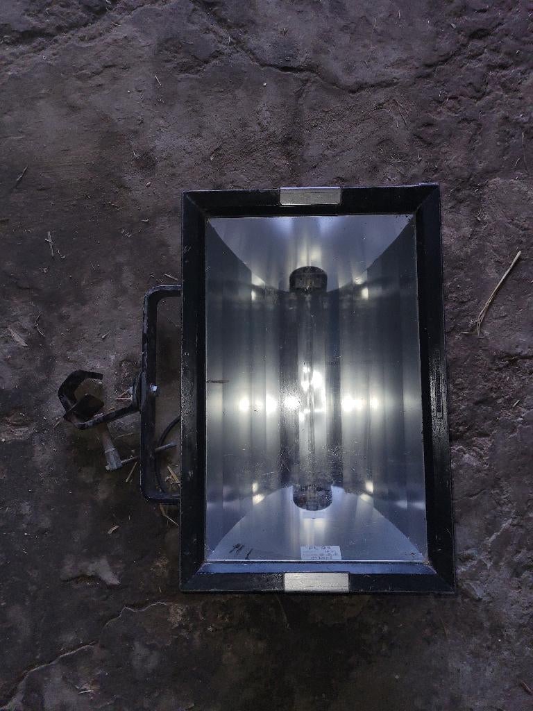Halogeen straler, Ophalen, Gebruikt, 500 watt of meer, Lamp met armatuur