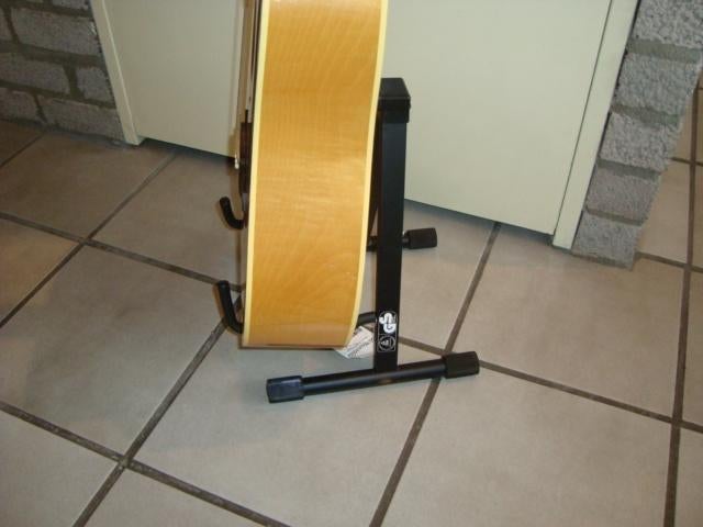 Guitare acoustique standard. guitares (basses) nouvelles, Musique & Instruments, Enlèvement ou Envoi, Neuf, Pied pour instrument