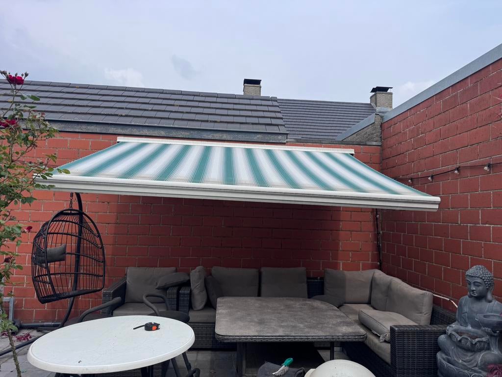 Zonnescherm / zonneluifel / luifel manueel in goede staat, Tuin en Terras, Zonneschermen, Ophalen, Gebruikt, 150 tot 300 cm, 250 cm tot 450 cm