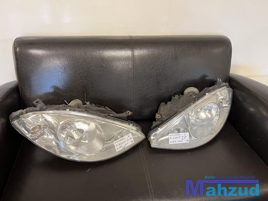 MERCEDES A-KLASSE W169 Links rechts koplamp ENGELS Headlight, Gebruikt, Mercedes-Benz AG, Mercedes-Benz, Mercedesstrasse 120
70372  Stuttgart, DE