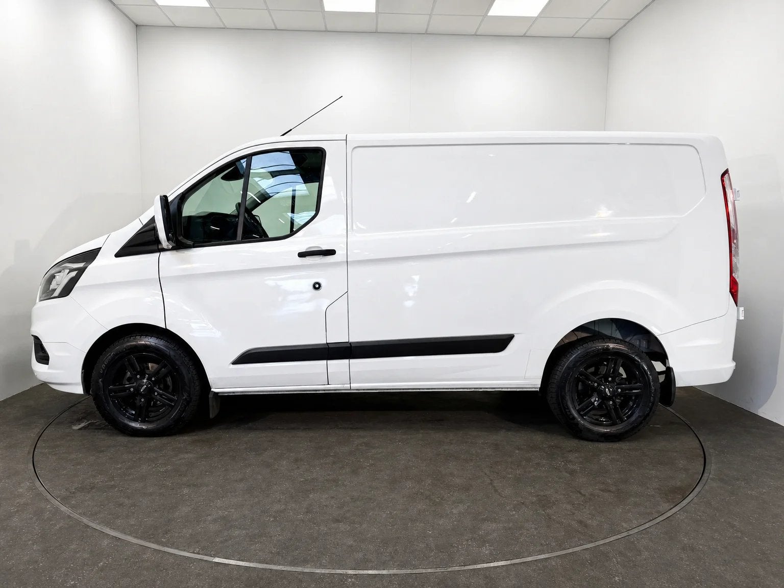 Ford Transit 2.0, Autos, https://public.car-pass.be/vhr/36490e32-47f1-478e-a8a5-24c1ed490705, Entreprise, Diesel, Automatique