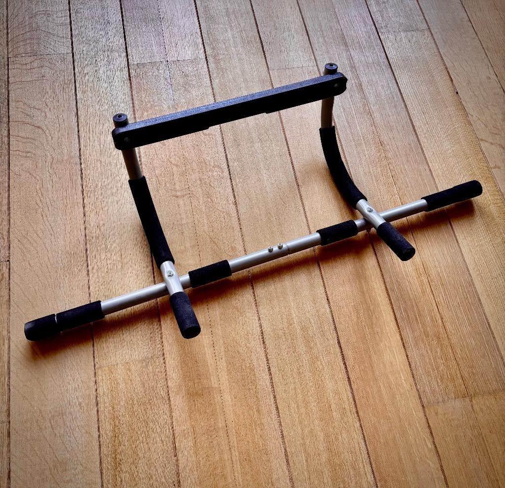 Barre de push-up pour porte – bon état, Sports & Fitness, Équipement de fitness, Enlèvement, Utilisé, Bras, Barre de push-up