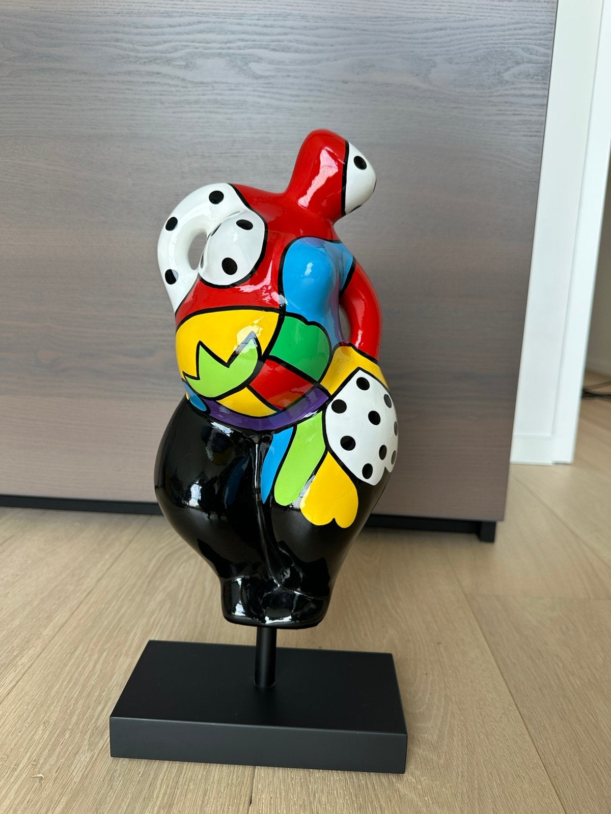 Beeldje Déesse, Antiek en Kunst, 20 - 50 cm, Steen of Keramiek, Beeld, Modern
