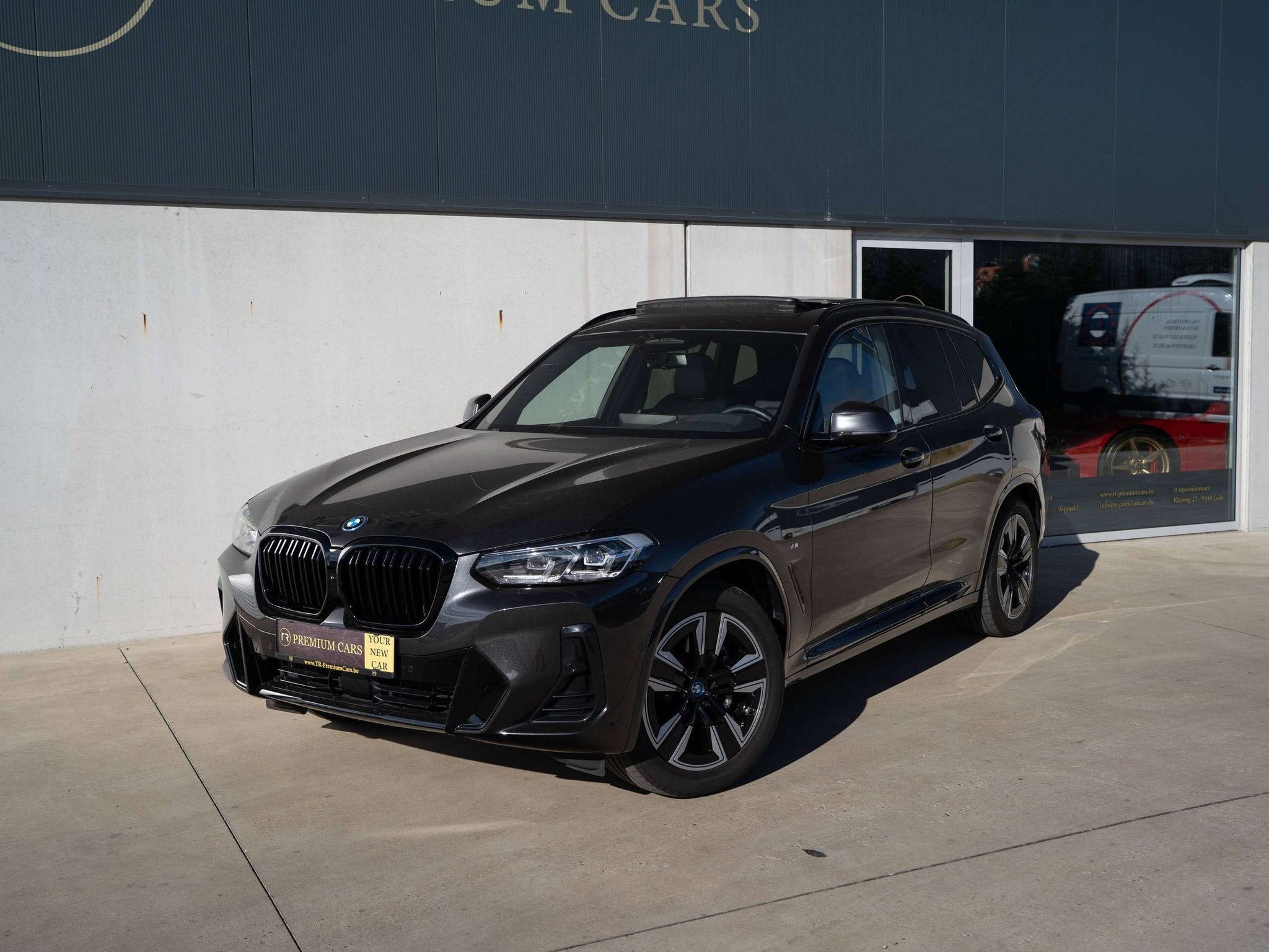 BMW iX3 80 kWh l M-Pack l Pano l HiFi l Heated Seats l Trekh, Autos, Cuir, Argent ou Gris, Entreprise, 468 km