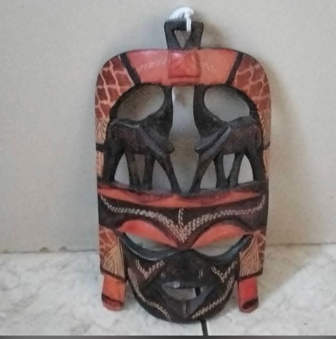 Afrikaans houten wantmasker, Enlèvement ou Envoi, Bois, Masque