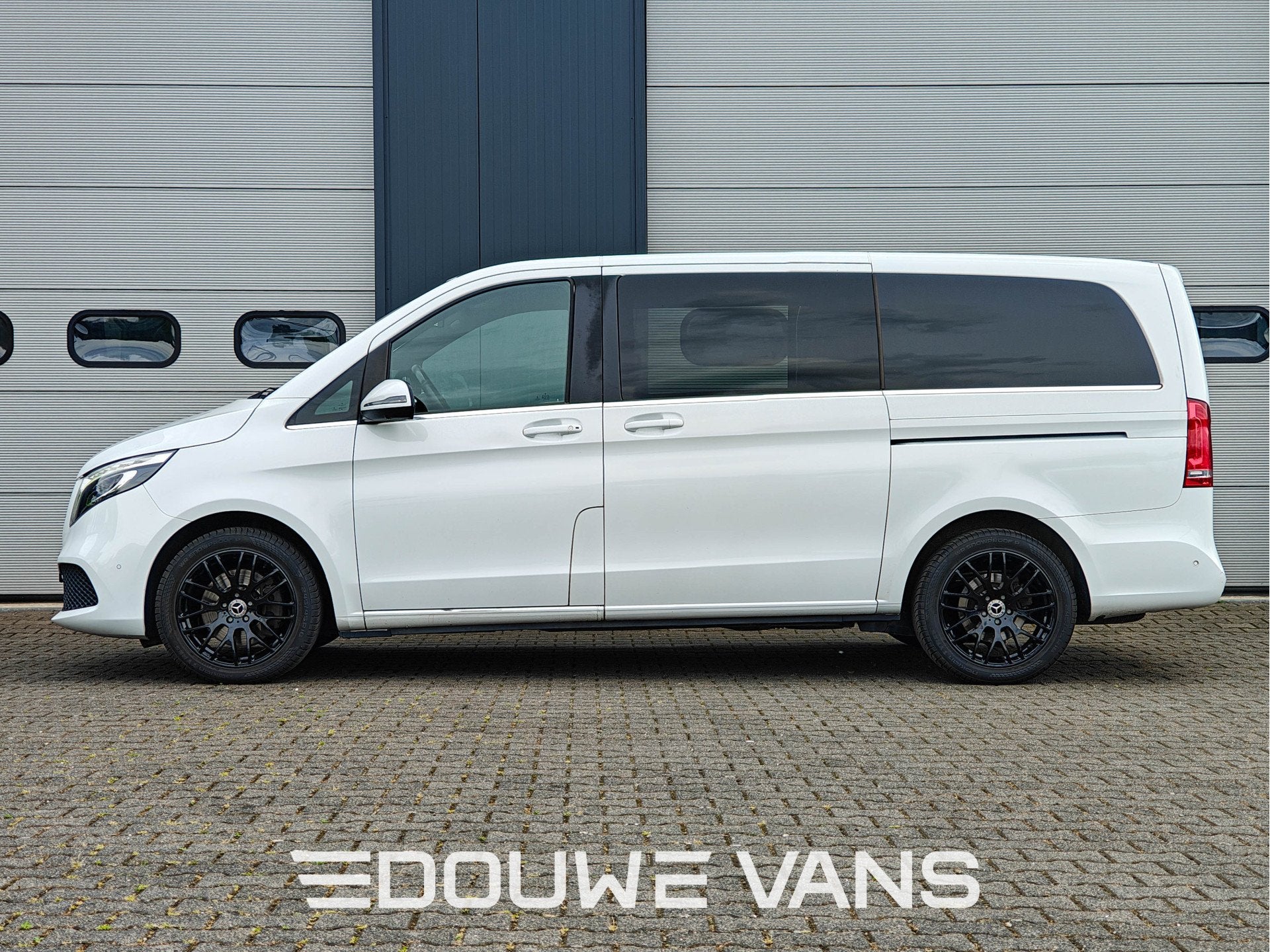 Mercedes-Benz V-Klasse V300 L2 DC Avantgarde 360 Camera Trek, Automaat, Zwart, 4 cilinders, 2000 kg