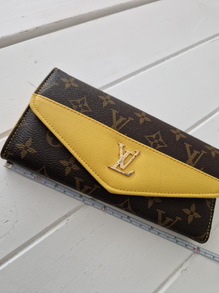 Portomonnee geel bruin 10€, Bijoux, Sacs & Beauté, Enlèvement, Brun