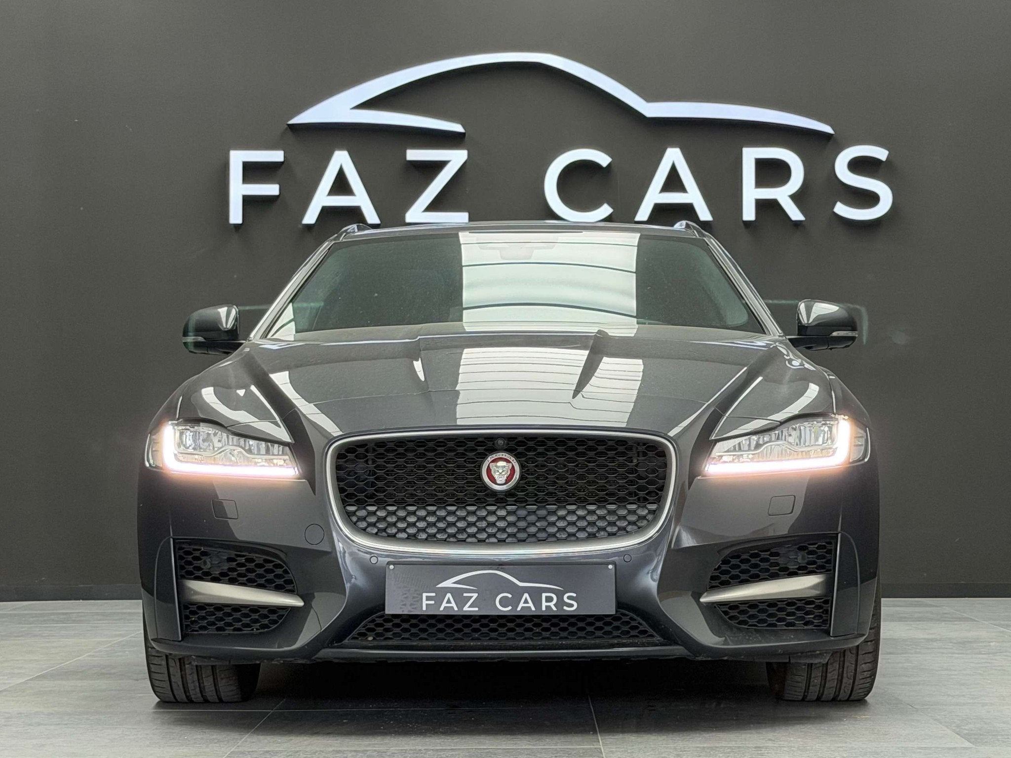 Jaguar XF Sportbrake 2.0 D AWD R-Sport * 1ER PROP *, Auto's, Jaguar, Automaat, 4 cilinders, XF, Bedrijf