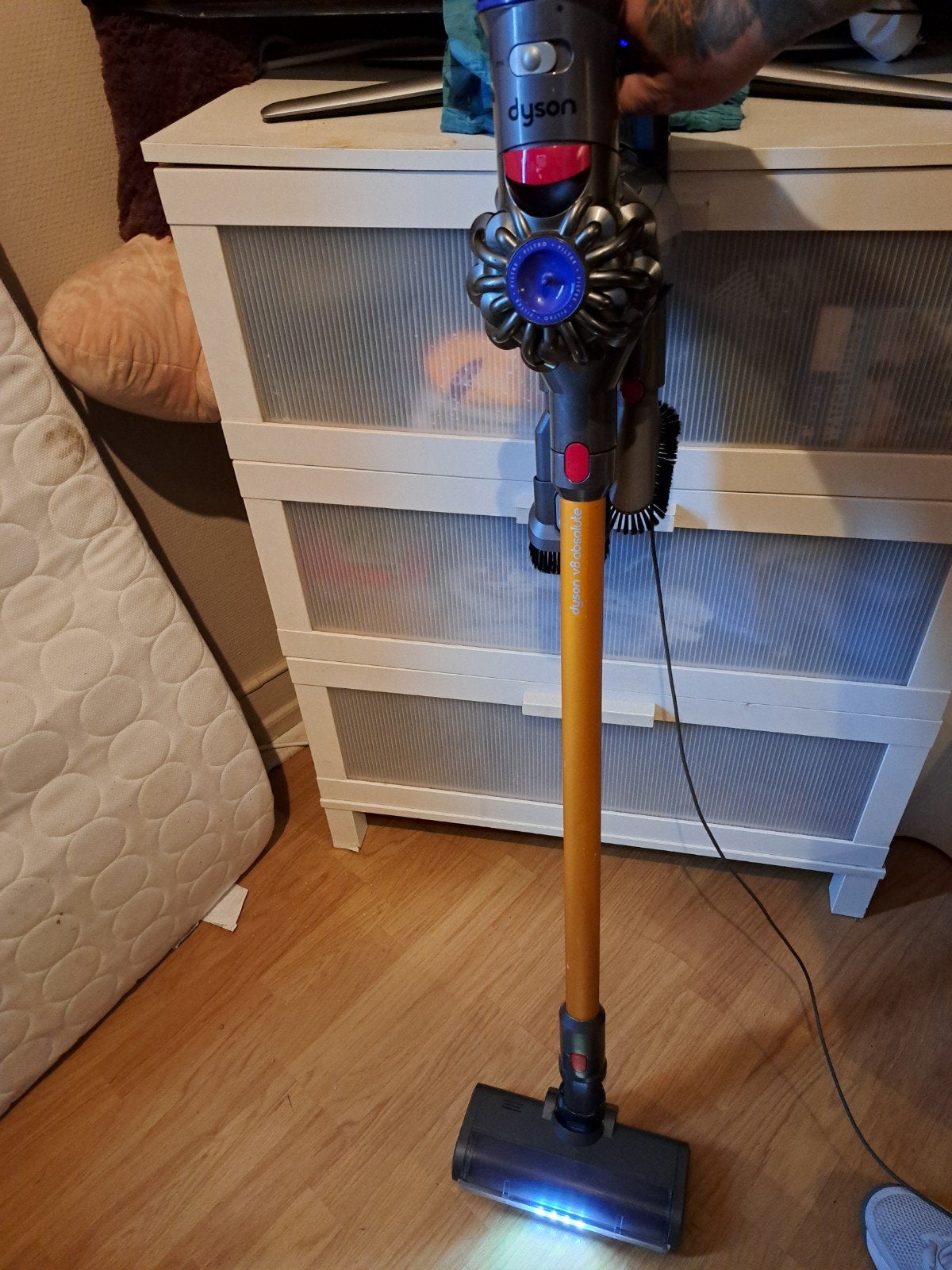 dyson v8 absolute  complet + brosse motorisée led neuve, Electroménager, Enlèvement ou Envoi, Réservoir, Sans fil, Comme neuf