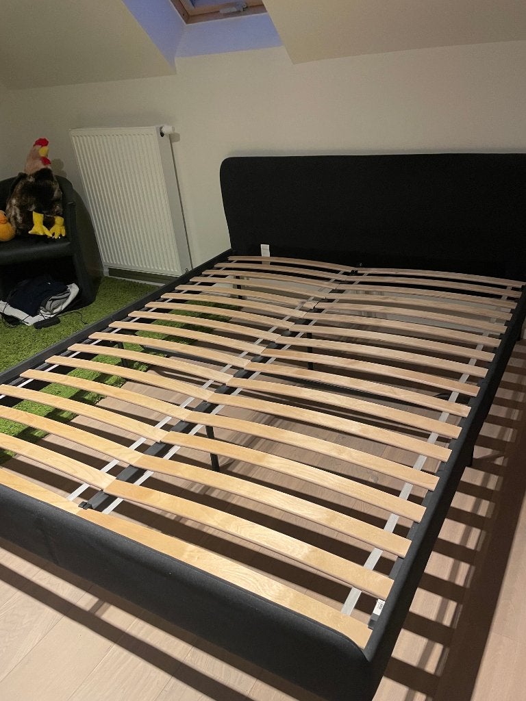 bed Slattum ikea zonder lattenbodem, Gris, Tissu, Enlèvement, Utilisé