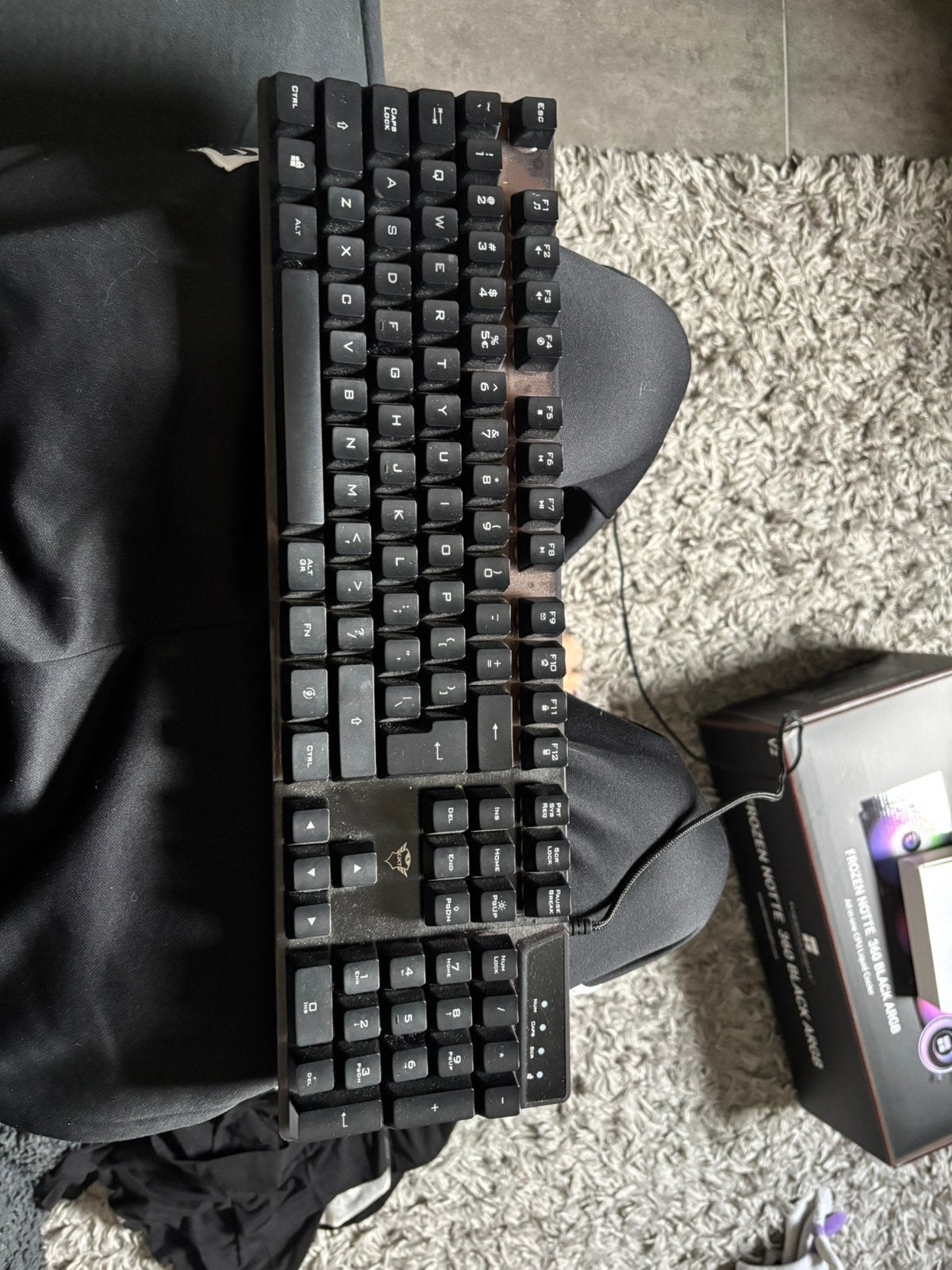 100 toetsen bord rgb cxt, Computers en Software, Toetsenborden, Ophalen, Gebruikt, Qwerty, Bedraad