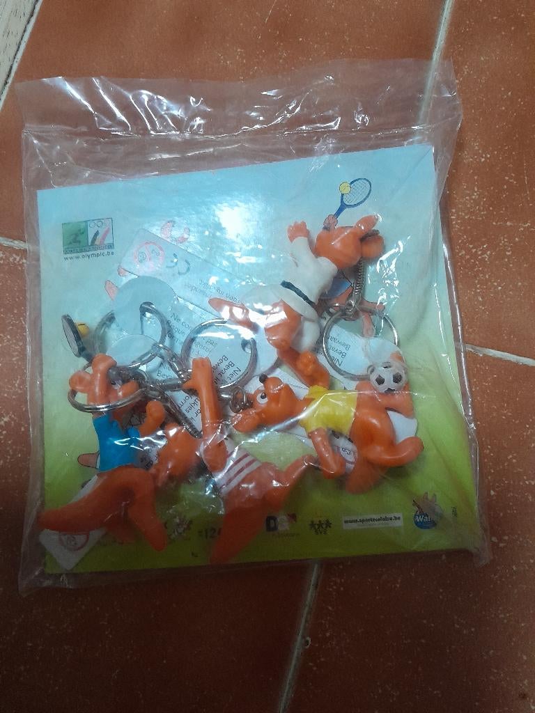 4 Porte- Clefs Walibi  Kangourou au sport Neuf sous cello, Enlèvement ou Envoi, Neuf, Peluche ou Figurine