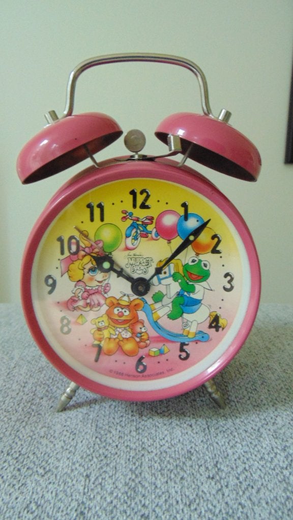 Mechanische roze wekker Muppet Babies -1988, Ophalen of Verzenden, Zo goed als nieuw, Analoog