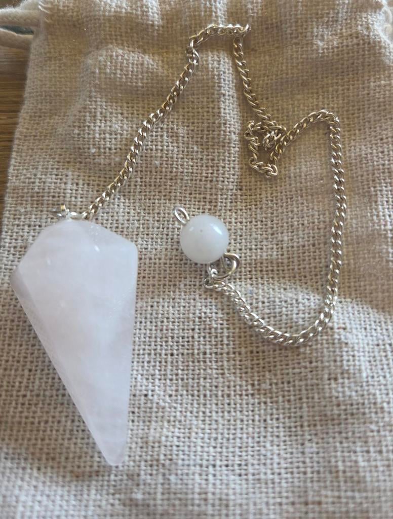 Pendule en Quartz rosé, Neuf