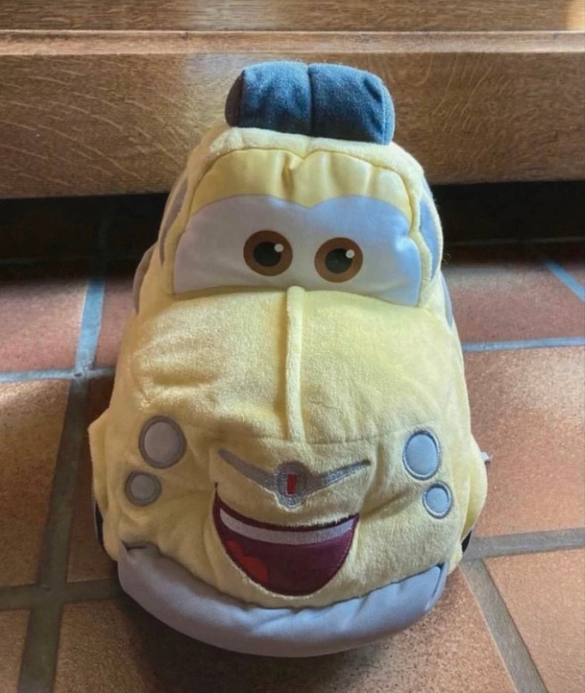 Grote Cars auto knuffel Disney 34 cm., Kinderen en Baby's, Geel, Overige typen, Ophalen of Verzenden, Met label