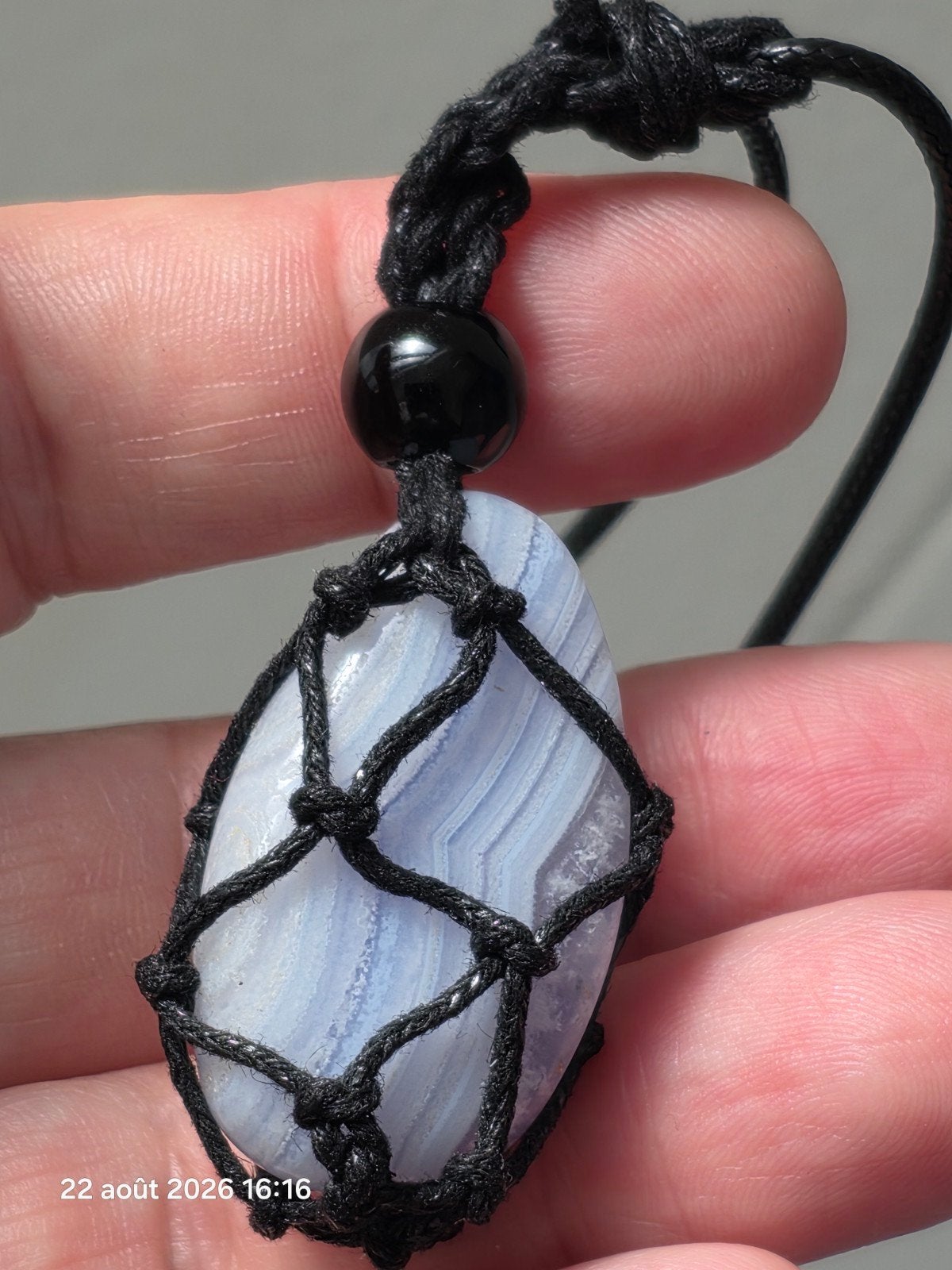 Pendentif avec pierre roulée en agate dentelle bleue, Neuf, Pierre ou Minéral, Enlèvement, Avec pierre précieuse