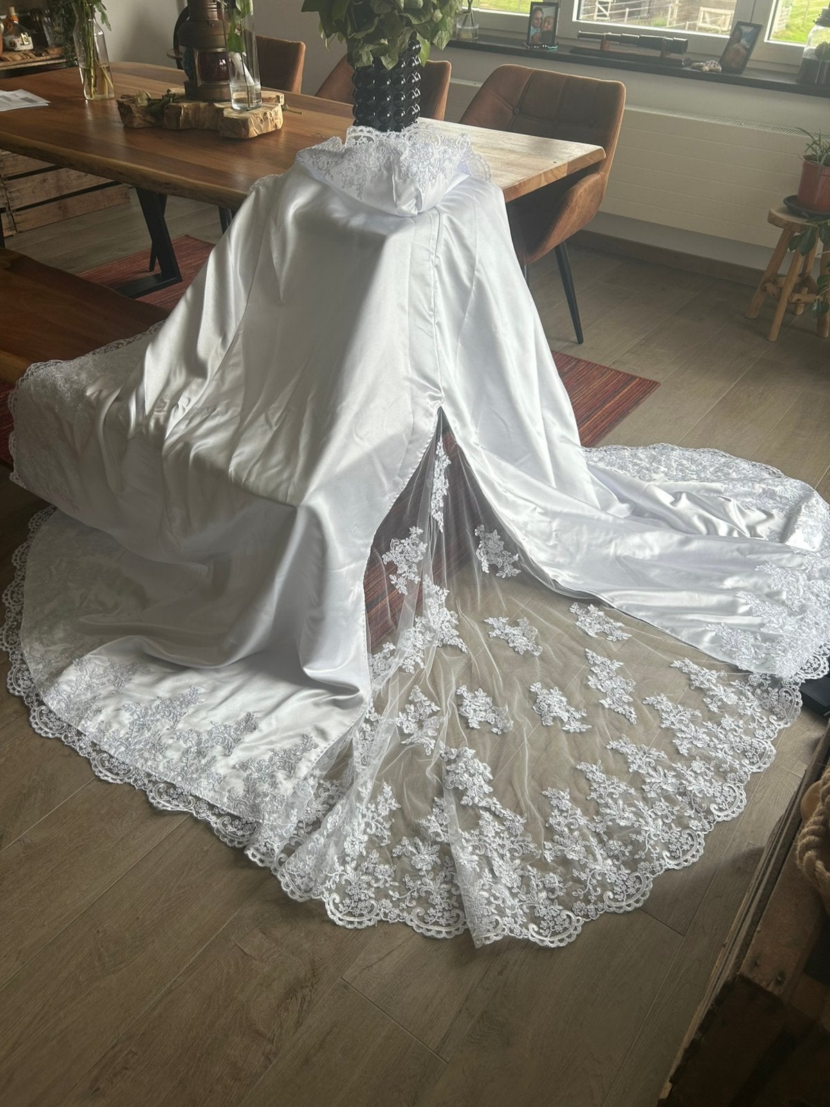 Cape vrouwen trouw, Kleding | Dames, Trouwkleding en Trouwaccessoires, Ophalen, Nieuw, Wit, Trouwjurk