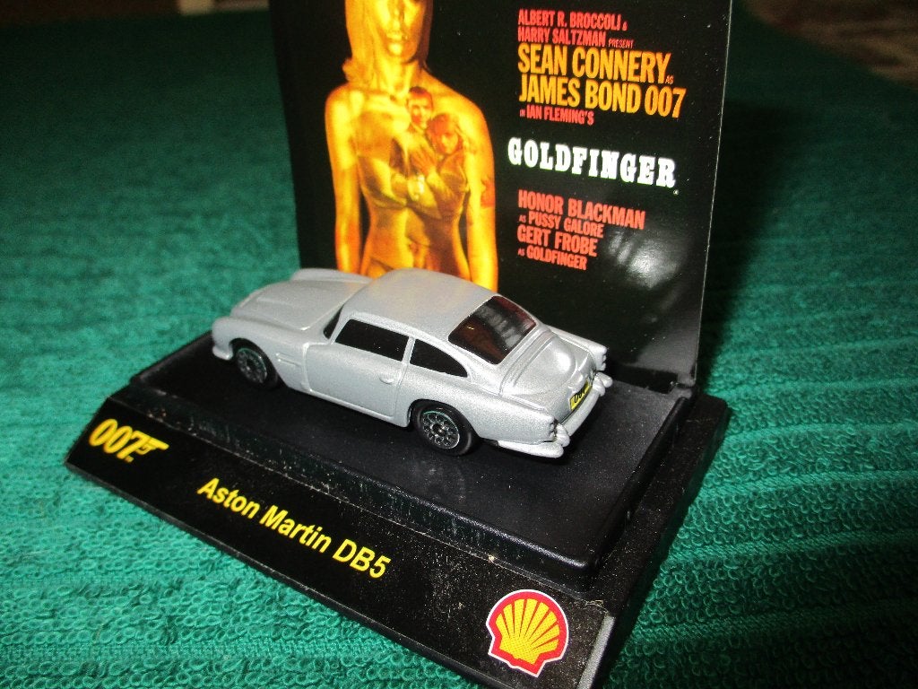 Aston Martin "James Bond" 1/64 ème, Enlèvement ou Envoi, Neuf, Voiture