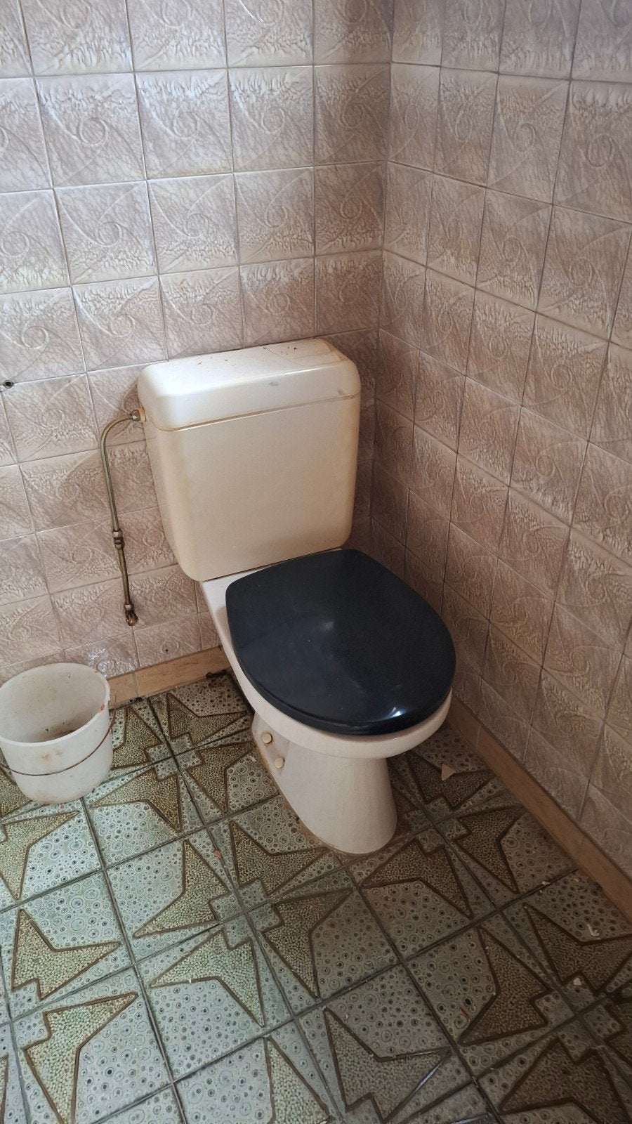 toilettes gratuites, Enlèvement