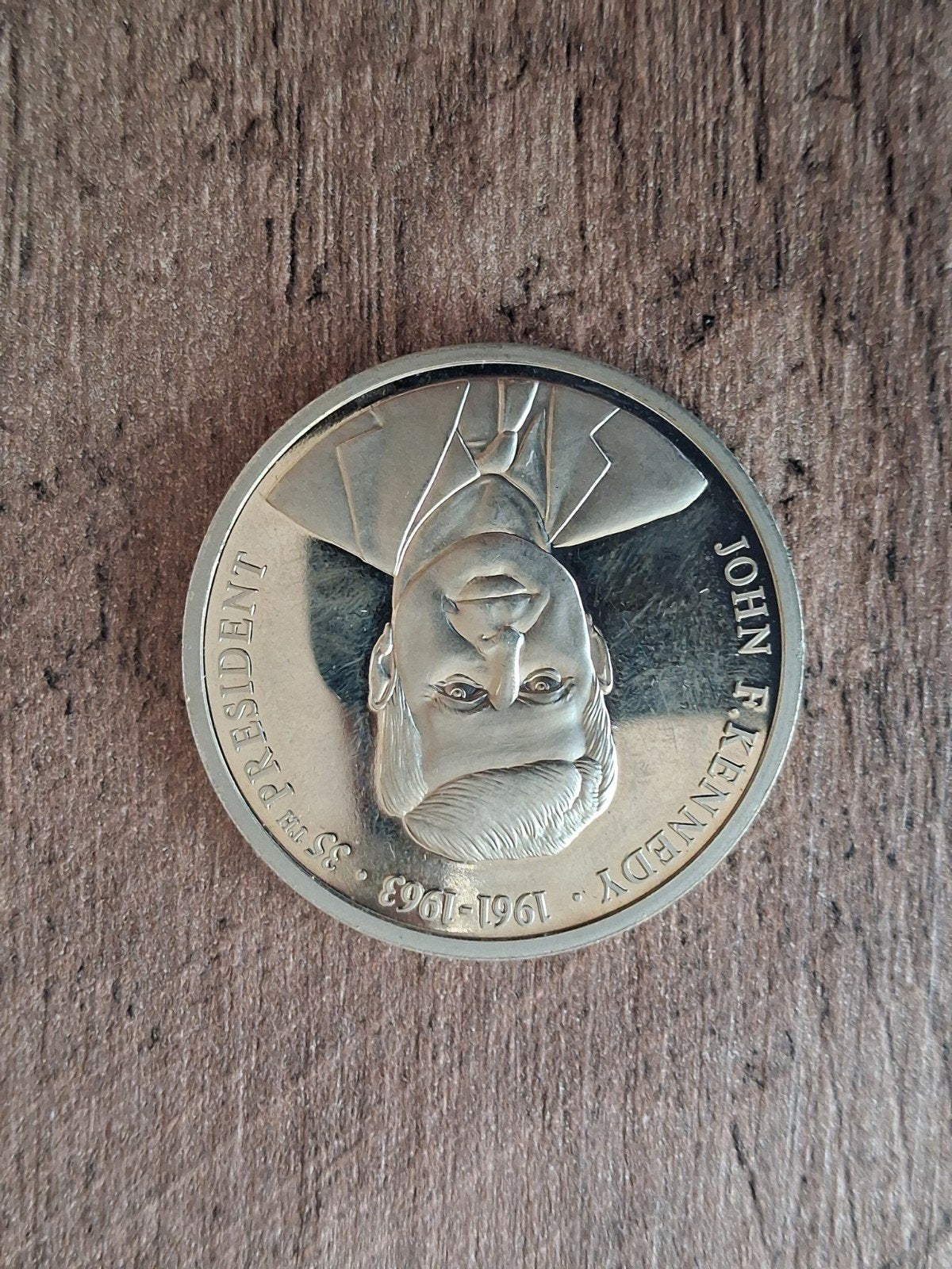 Pièce commémorative John F. Kennedy, Envoi