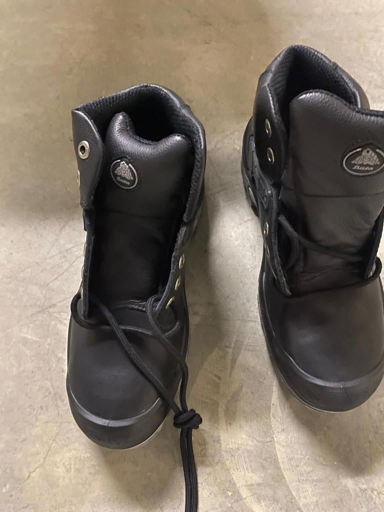 Nieuwe werkschoenen, Ophalen