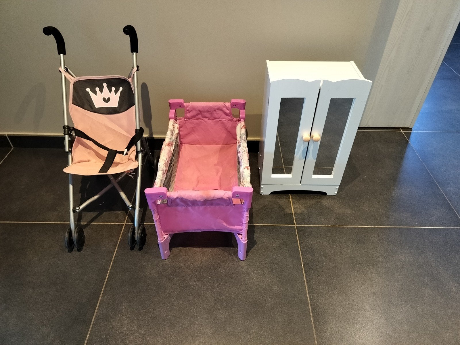 buggy, bedje en kleerkast voor poppen, Kinderen en Baby's, Ophalen of Verzenden, Zo goed als nieuw