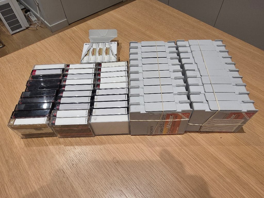 55 Sony DV tapes, Audio, Tv en Foto, Foto | Geheugenkaarten, Ophalen, Videocamera, Zo goed als nieuw, Sony