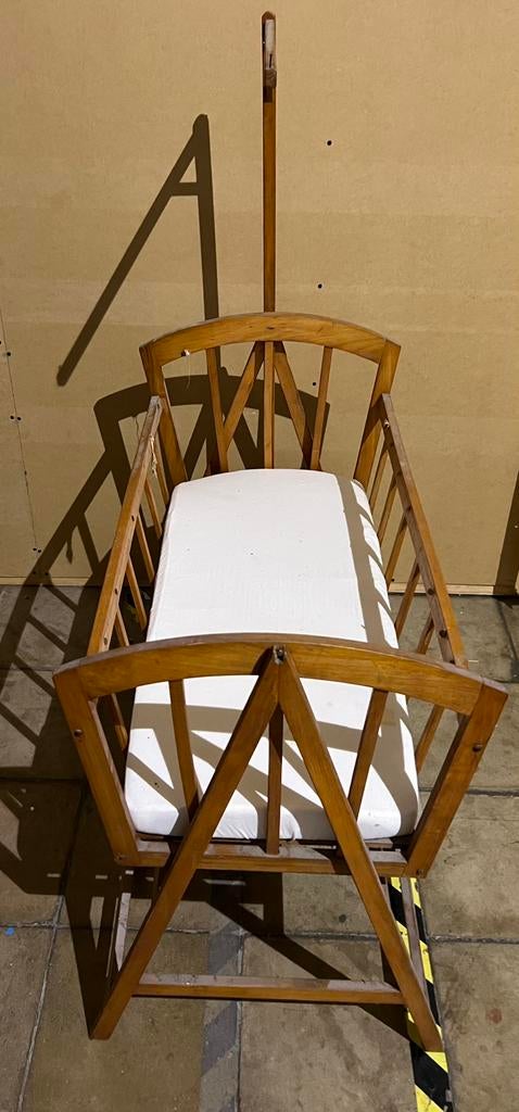 Ancien berceau en bois, Enlèvement