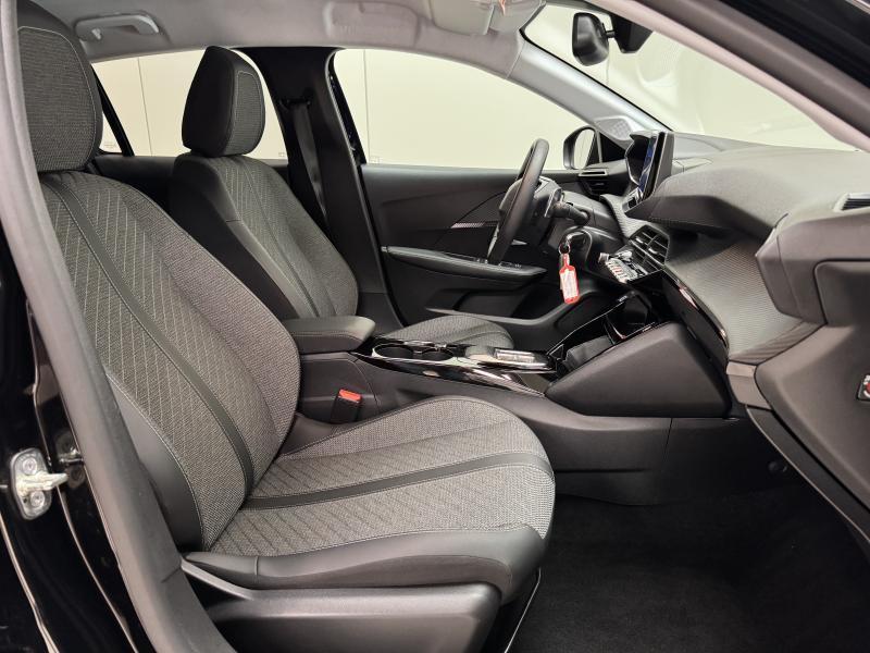 Peugeot 208 1.2i ALLURE EAT8 LED|GPS|PDC|CRUISE|CARPLAY|CAME, Automaat, Zwart, 5 deurs, 74 kW