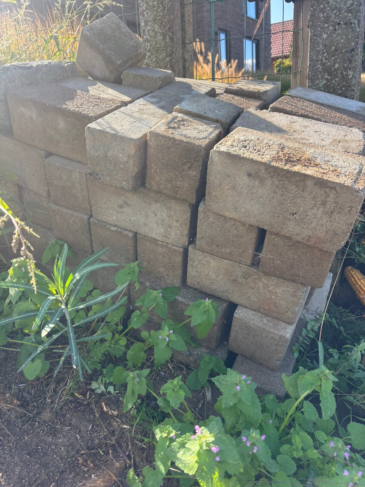 Gratis af te halen +/- 50st betonklinkers, Tuin en Terras, Ophalen, Zo goed als nieuw