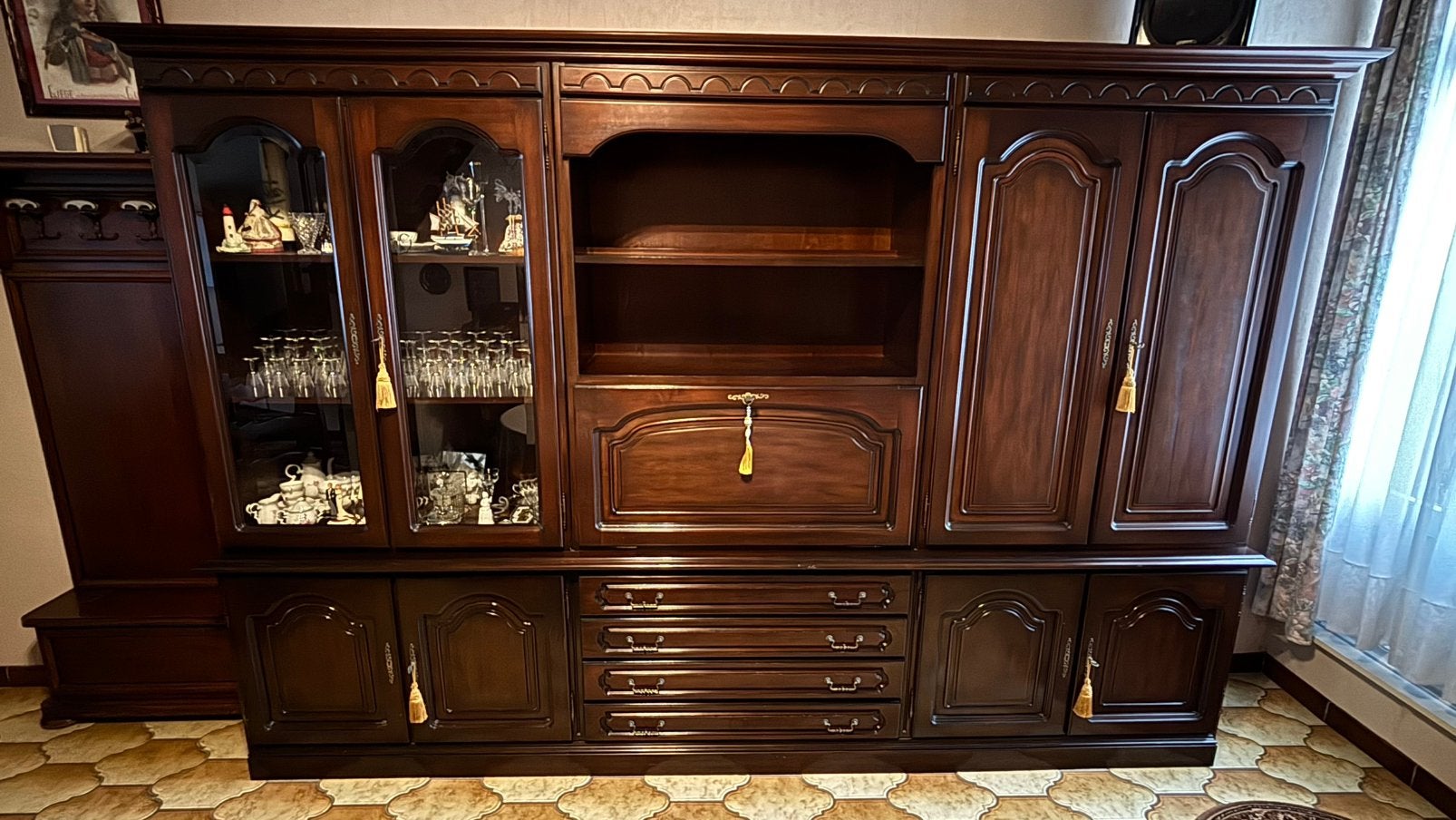 Wandkast + ovalen tafel + 6 stoelen, Huis en Inrichting, Ophalen, Zo goed als nieuw