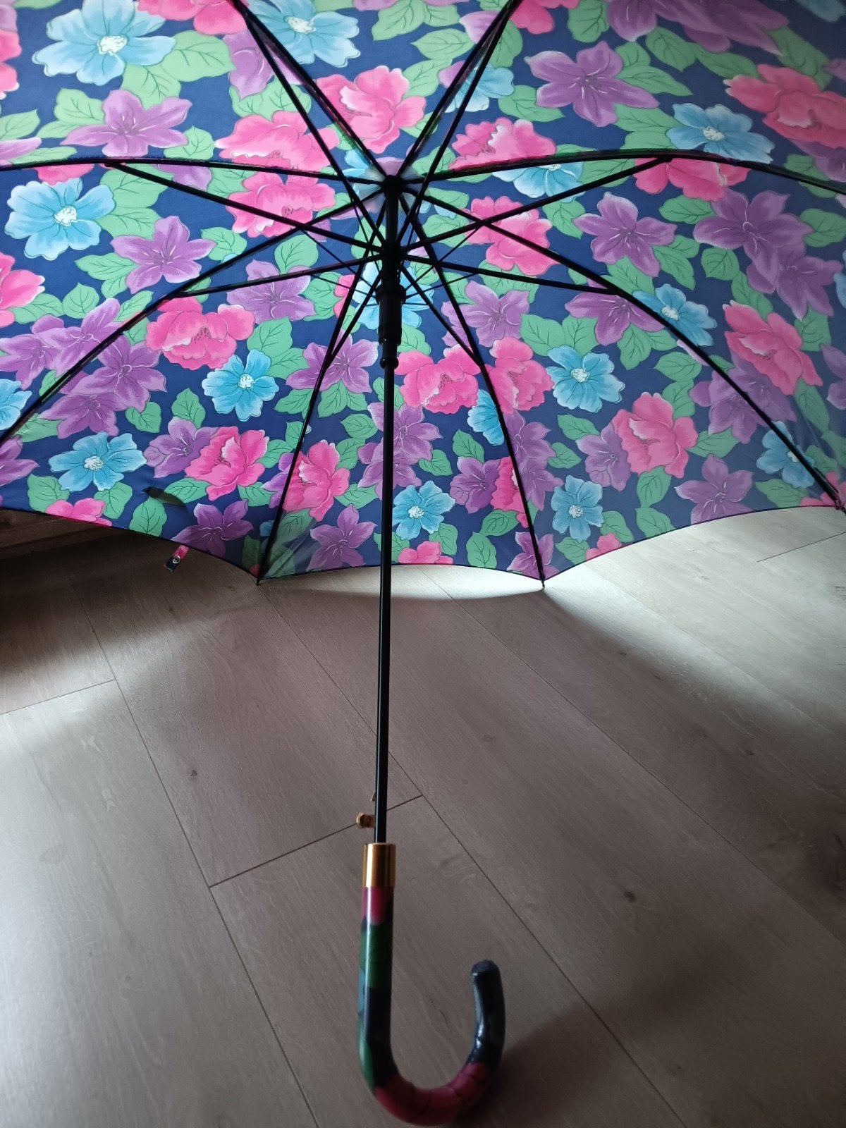 2 mooie paraplu's als nieuw 5 euro per stuk te itegem, Handtassen en Accessoires, Overige Accessoires, Ophalen