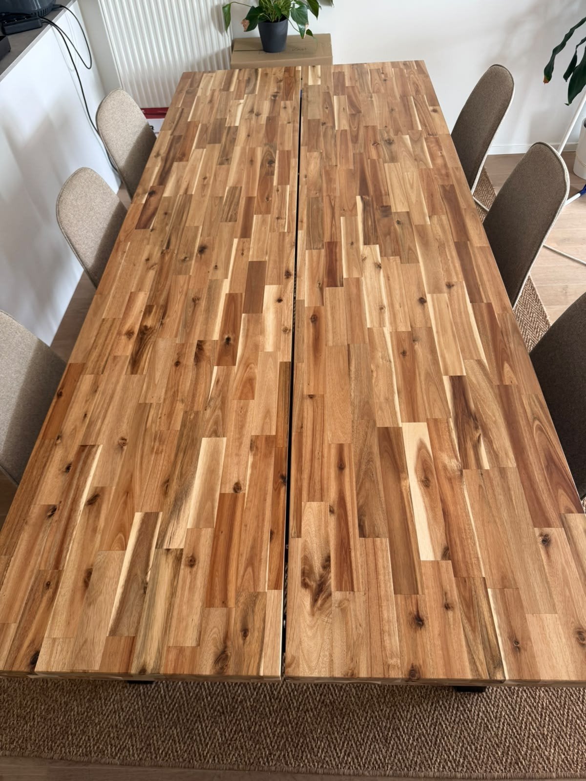 Skogsta eettafel IKEA en 6 Bistrup stoelen (kan ook apart), Ophalen, Zo goed als nieuw