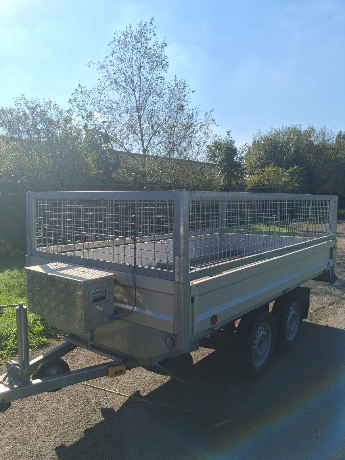 Benne basculante électrique 750 kg — Télécommandée — BEAUCOU, Enlèvement, Comme neuf