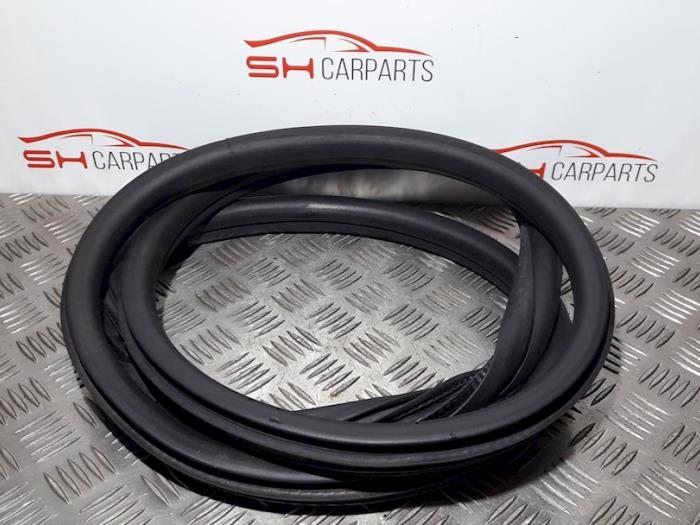 Joint caoutchouc portière 4portes arrière droite d'un Peug, -, 3 mois de garantie, Utilisé, -