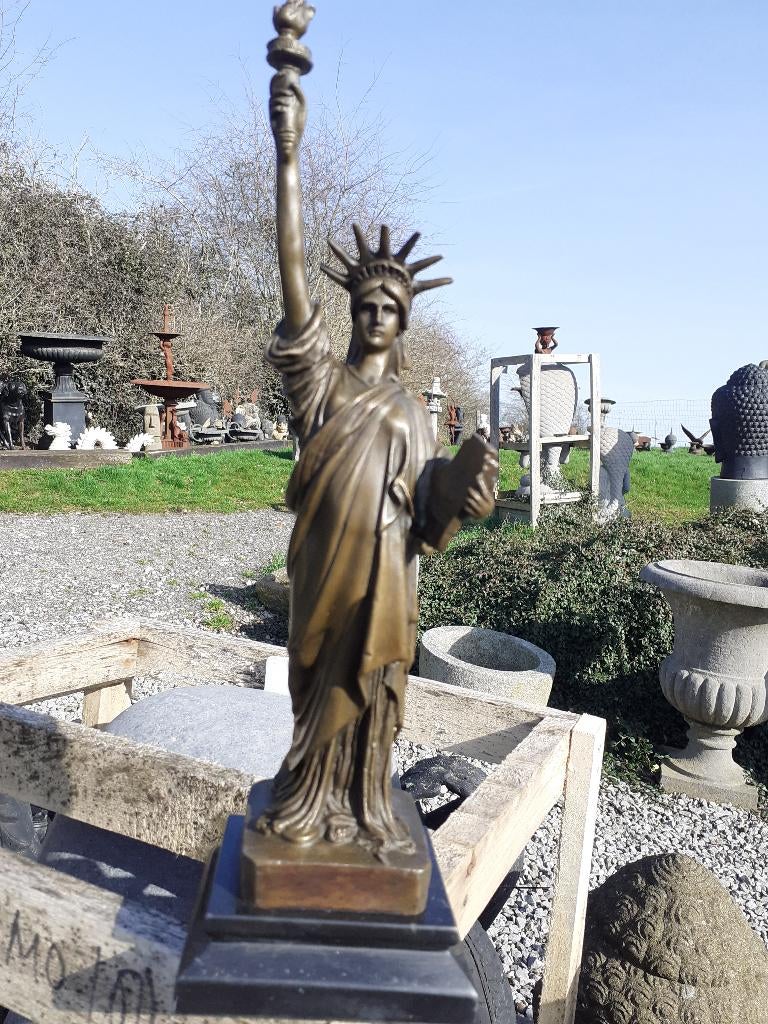 BRONZEN BEELD GESIGNEERD MET HET VRIJHEIDSBEELD., Ophalen of Verzenden, Brons