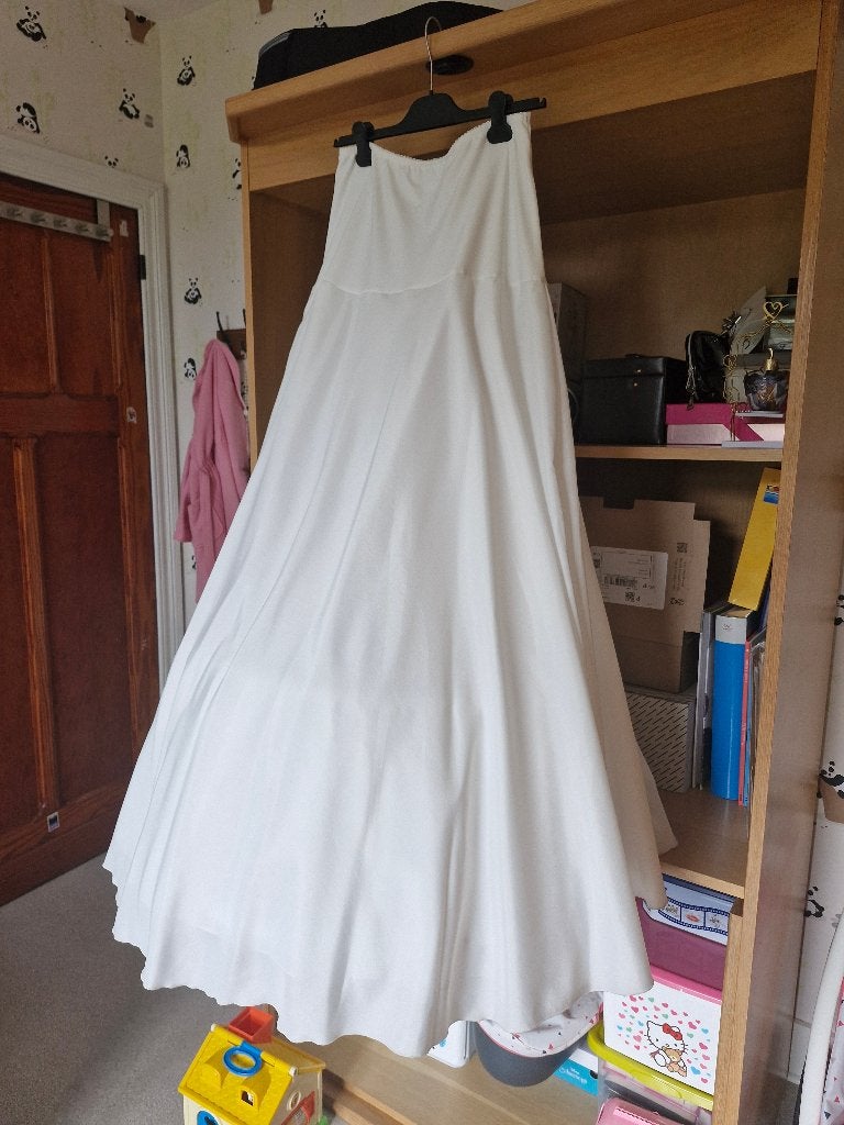 Jupon robe de mariée avec ceinture en élasthanne, Bianco Evento, Porté, Blanc, Enlèvement