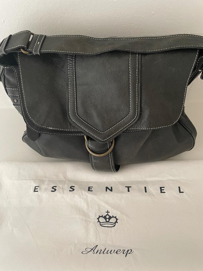 Essentiel Antwerp schoudertas, Handtassen en Accessoires, Overige merken, Gebruikt, Zwart, Ophalen of Verzenden