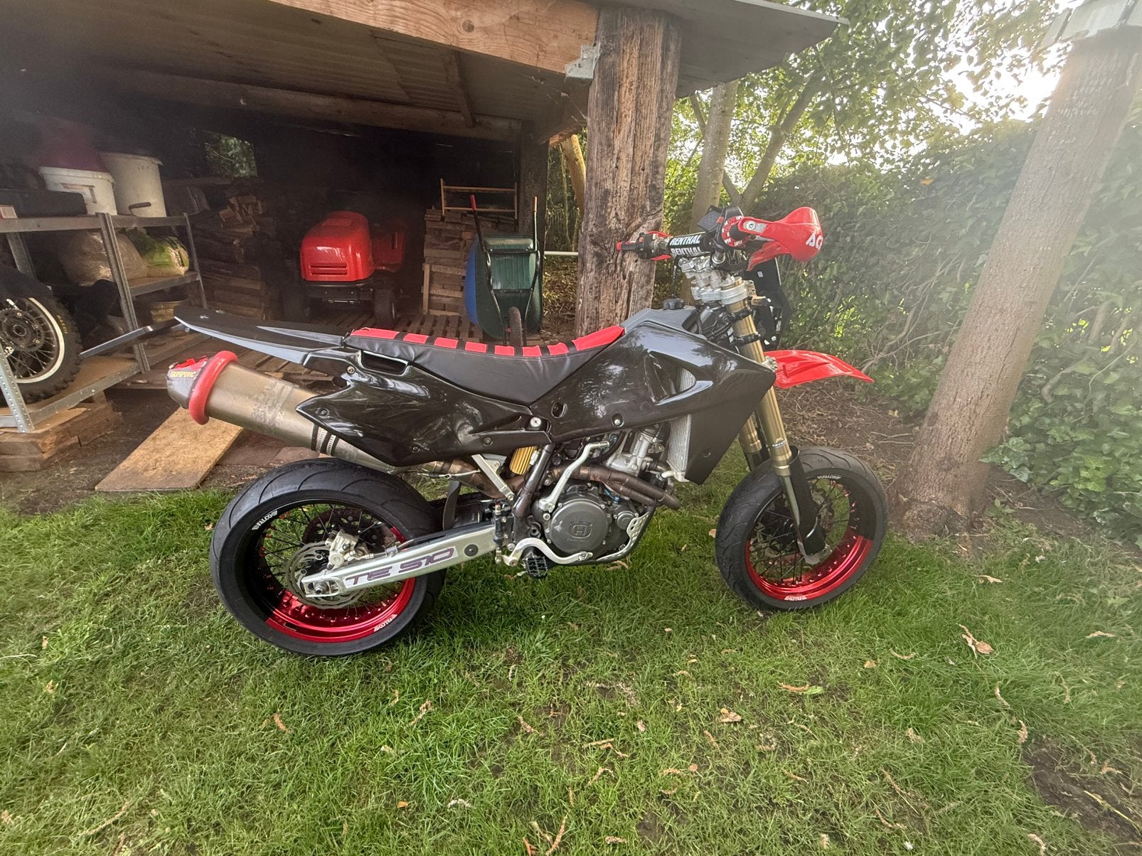Husqvarna sm510r  supermoto 100year anniversary, Motos, Motos | Husqvarna, 510 cm³, Permis Moto A2 minimum, 12 à 35 kW, Éclairage LED